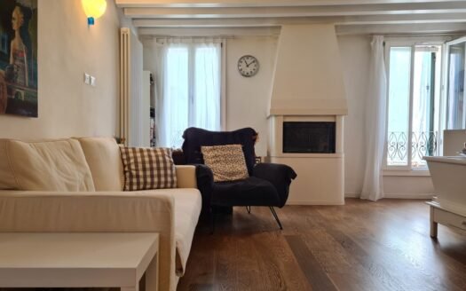 Palazzetto indipendente