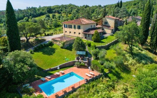 Incontaminato compendio immobiliare in Toscana