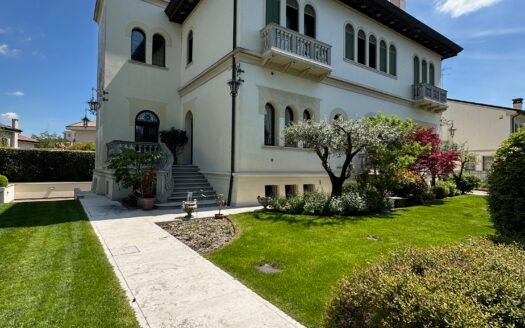 VILLA di prestigio anni Trenta