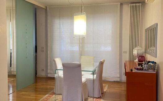 Bicamere con garage, in piccolo contesto abitativo