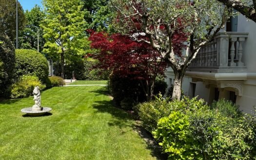 Incantevole porzione di villa anni Trenta