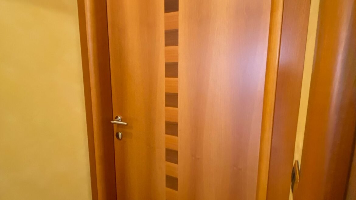 rif. 5142 (4) porta in legno bagno